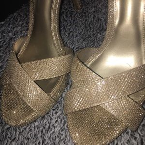 REDUCED‼️ Gold Heels💛